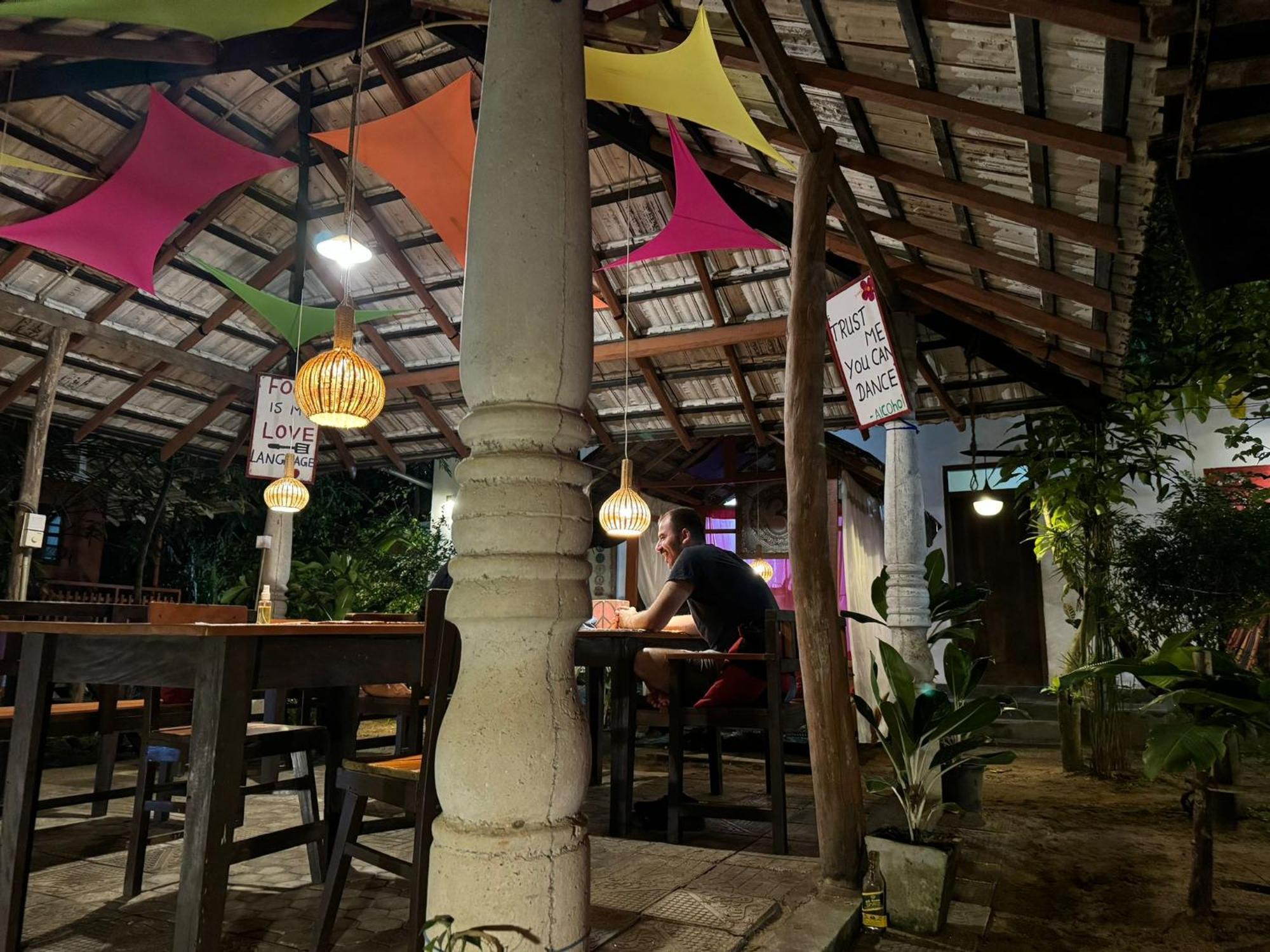 Lala's Place Хостел *