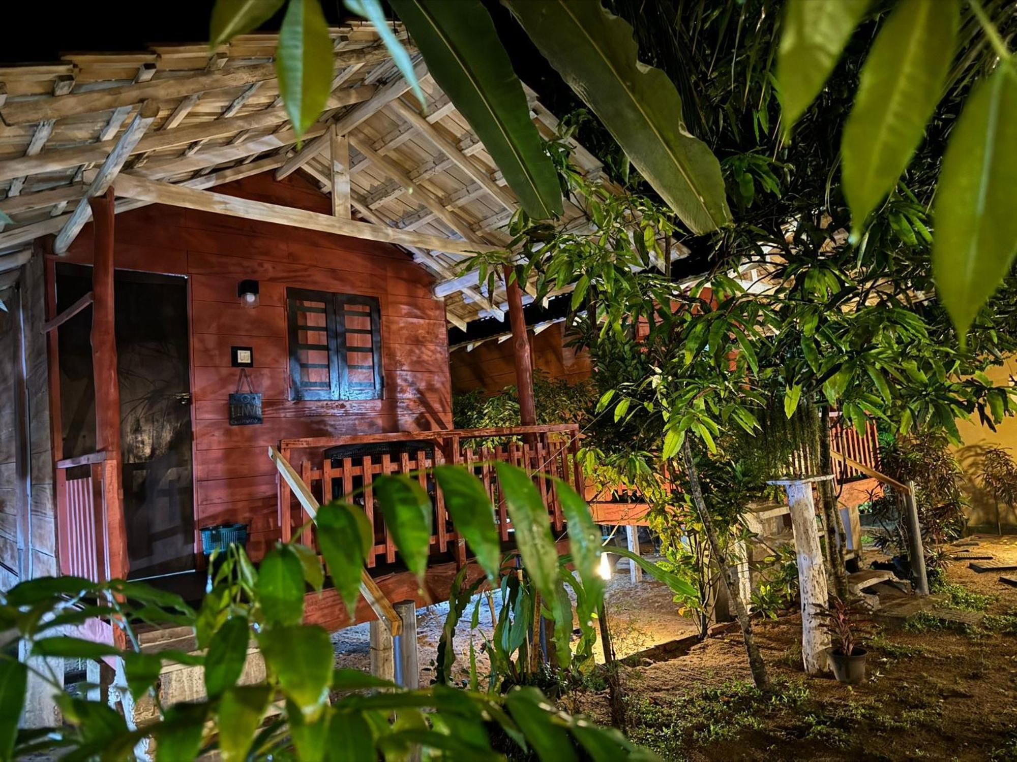 Lala's Place Хостел *