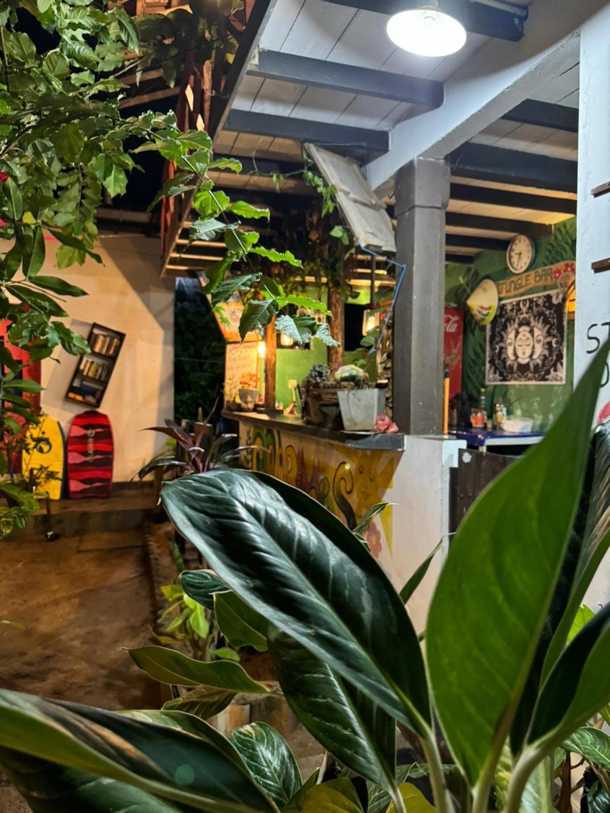 Lala's Place Хостел *
