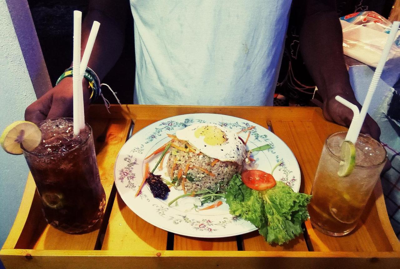 Lala's Place Хостел Boossa